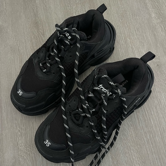 Balenciaga TRIPLE S women’s sneakers - Picture 1 of 5